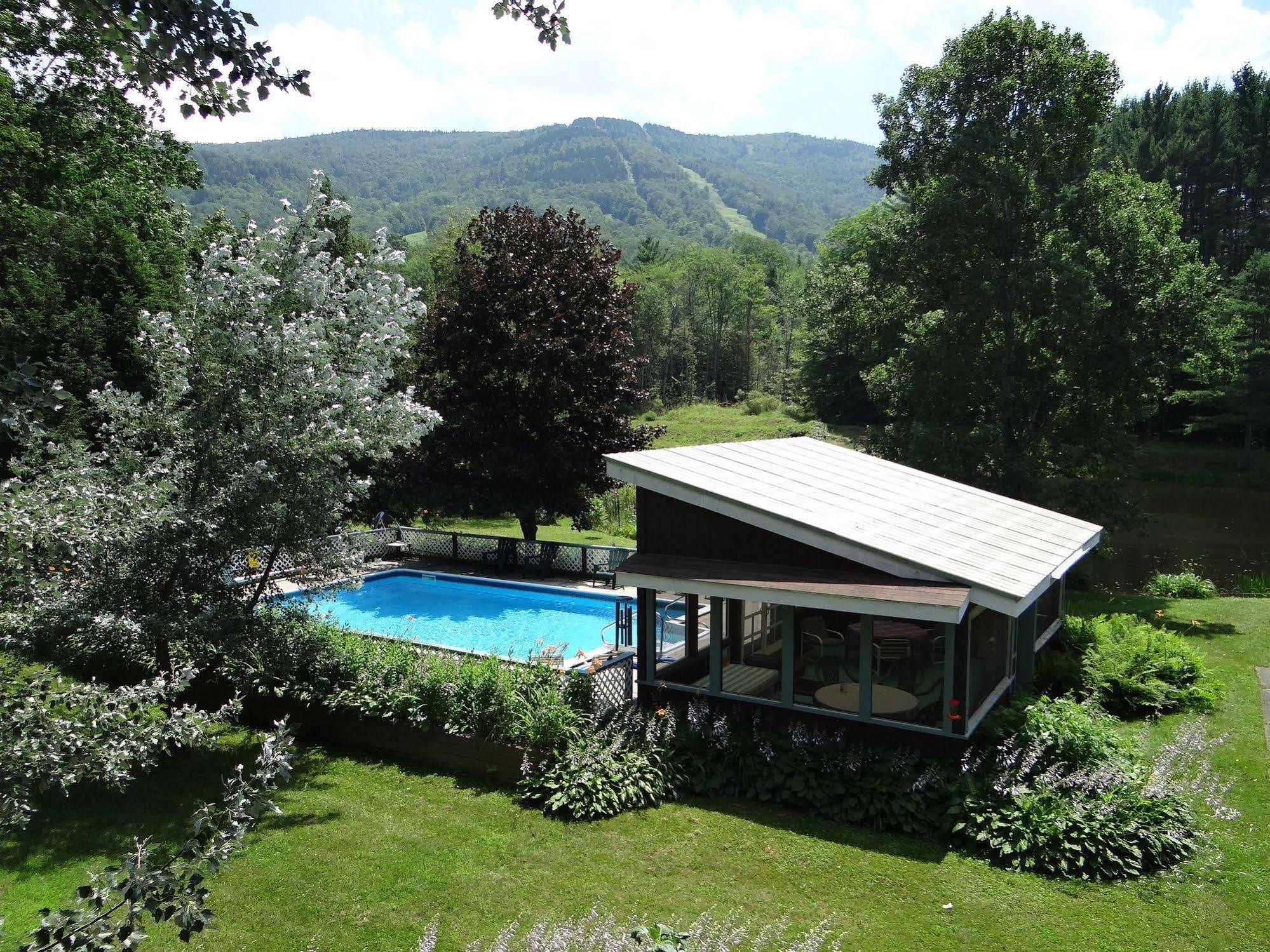 Blue Gentian Lodge At Magic Mountain Londonderry Экстерьер фото